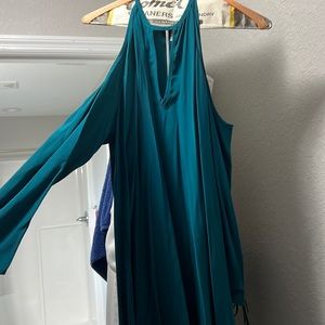 Dress with long sleeve, cut out shoulders